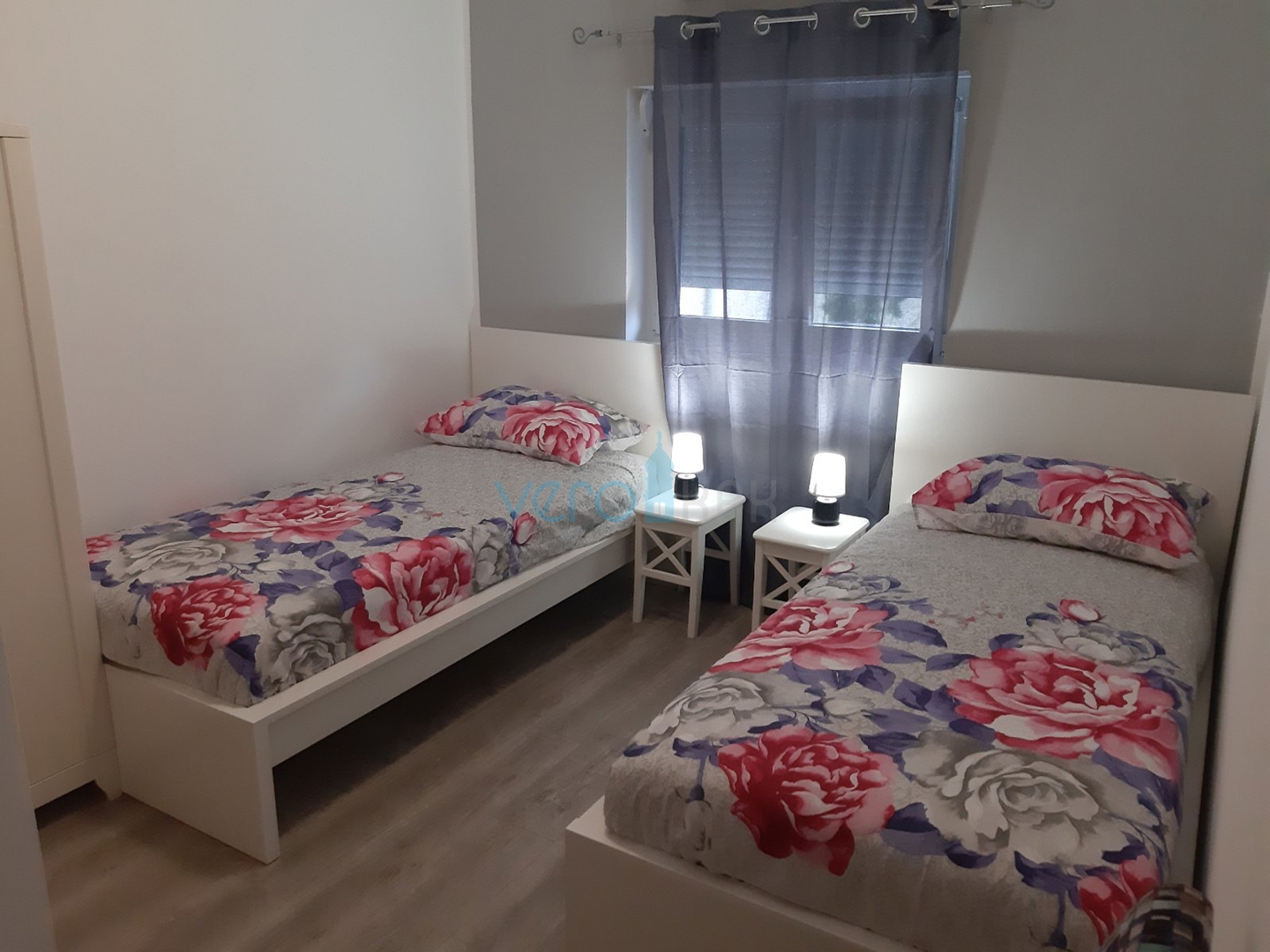 Otok Krk, grad Krk, šira okolica, Kuća za odmor u nizu s pogledom na more, prodaja